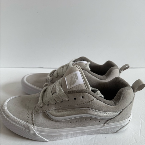 Vans Gray and White Sneakers Classic Low-Top Design men 6.5 women 8 - Picture 2 of 11